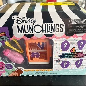 Disney Munchlings Mini Display Playset - Pink & Orange & Yellow